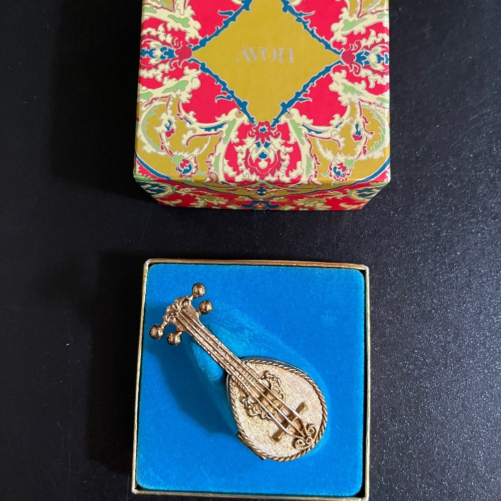 AVON Mandolin Medieval Lute Compact for Solid Perfume Glace in Original Box